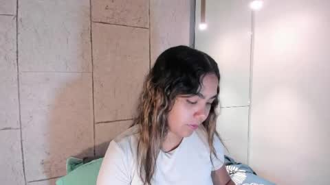 Snapshot of anaelle_bardin chatting on April 2026 11:41:01 AM Anna online show from April 2026 11:41:01 AM