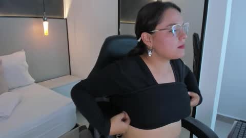 Snapshot of anahi_amery chatting on December 2025 07:30:02 PM A N A H I online show from December 2025 07:30:02 PM