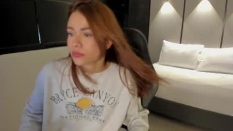 Snapshot of anahi_wood_ chatting on September 2025 12:52:02 PM A N A H I online show from September 2025 12:52:02 PM