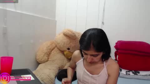 Anahi Browns online show from November 2025 07:13:02 PM