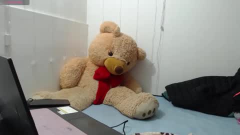 Anahi Browns online show from December 2025 11:24:01 PM