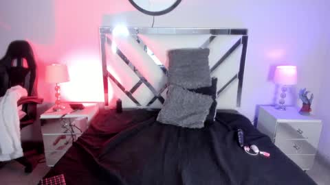 Anah Jones online show from January 2025 07:15:01 PM