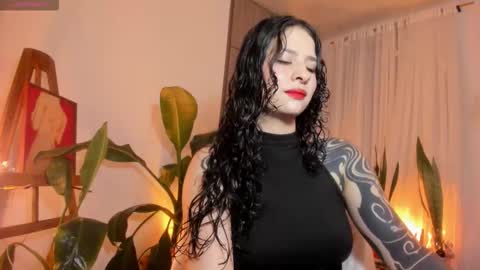 Mariana  online show from November 2025 03:11:01 PM