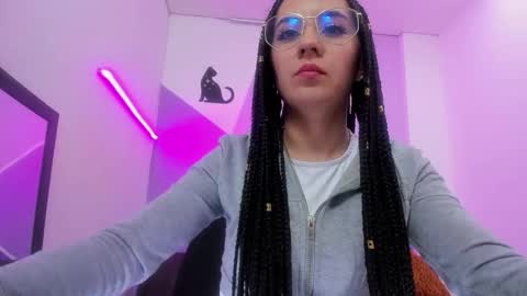 analuciaa_ online show from February 2026 04:16:01 AM