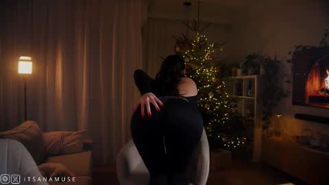 Snapshot of anamuse chatting on December 2025 10:05:02 PM Ana online show from December 2025 10:05:02 PM