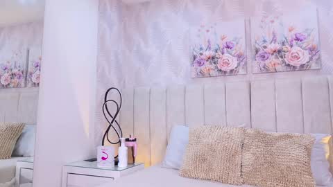 Mia online show from May 2026 11:37:01 AM