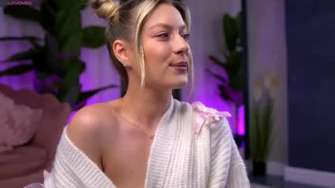 Snapshot of anastasiamills chatting on November 2025 08:49:01 PM AnastasiaMills online show from November 2025 08:49:01 PM