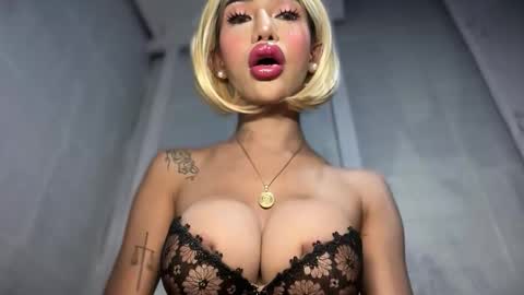 anawalters online show from December 2025 04:07:02 AM