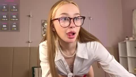 im Andarna dont forget give me thumbs up online show from May 2026 10:09:01 AM