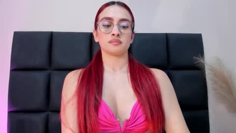 Andra Cyrus online show from November 2025 12:33:01 AM