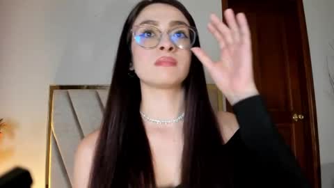 Andra Cyrus online show from April 2026 02:27:02 AM