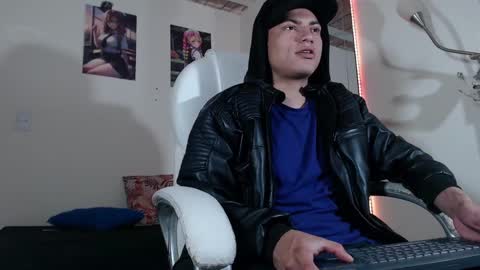 Snapshot of andre_stone22 chatting on December 2024 10:58:02 PM andre_stone22 online show from December 2024 10:58:02 PM