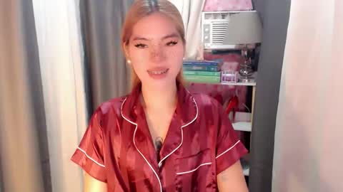 andrea06121998 online show from February 2026 11:20:01 AM