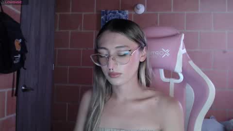 Andrea  online show from October 2025 03:32:01 PM