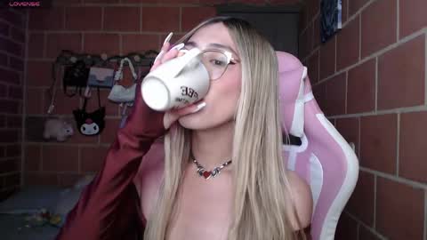 Andrea  online show from May 2026 04:12:02 PM