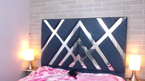 Snapshot of andrea_gill_ chatting on January 2025 01:10:02 PM Andres Gil online show from January 2025 01:10:02 PM