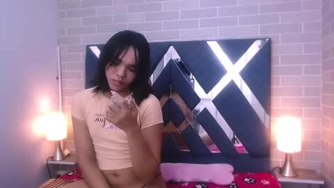 Snapshot of andrea_gill_ chatting on January 2025 12:39:02 PM Andres Gil online show from January 2025 12:39:02 PM