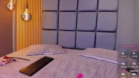  ANDREA  online show from October 2025 12:35:01 PM