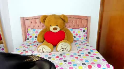 Andrea Y Taty online show from November 2025 12:58:02 PM