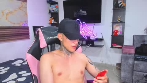 andrees_s online show from October 2025 02:55:01 AM