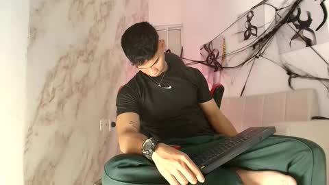 Snapshot of andres_stud chatting on October 2025 04:29:02 AM andres_stud online show from October 2025 04:29:02 AM