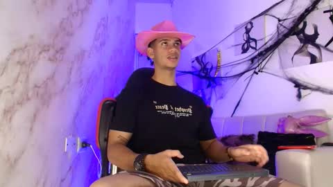 Snapshot of andres_stud chatting on October 2025 04:27:01 AM andres_stud online show from October 2025 04:27:01 AM