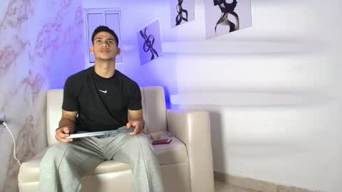 Snapshot of andres_stud chatting on November 2025 04:44:02 AM andres_stud online show from November 2025 04:44:02 AM