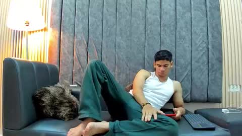 Snapshot of andres_stud chatting on November 2025 05:17:01 AM andres_stud online show from November 2025 05:17:01 AM