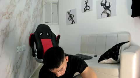 Snapshot of andres_stud chatting on November 2025 05:18:01 AM andres_stud online show from November 2025 05:18:01 AM