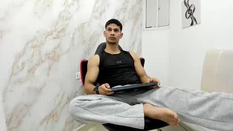Snapshot of andres_stud chatting on November 2025 04:23:02 AM andres_stud online show from November 2025 04:23:02 AM