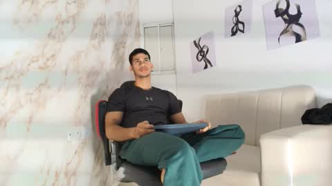 Snapshot of andres_stud chatting on November 2025 04:26:02 AM andres_stud online show from November 2025 04:26:02 AM