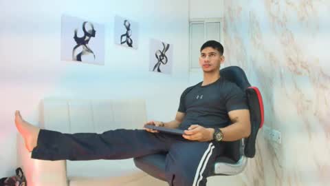 Snapshot of andres_stud chatting on December 2025 04:07:01 AM andres_stud online show from December 2025 04:07:01 AM