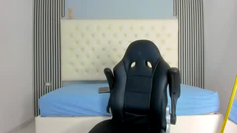 Snapshot of andres_stud chatting on December 2025 04:40:01 AM andres_stud online show from December 2025 04:40:01 AM