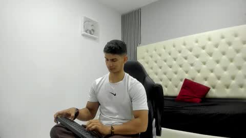 Snapshot of andres_stud chatting on March 2026 04:29:01 AM andres_stud online show from March 2026 04:29:01 AM