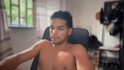 Snapshot of andres_vargas_ chatting on September 2025 10:00:01 PM Andres online show from September 2025 10:00:01 PM