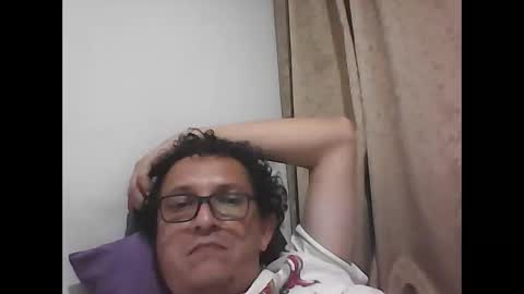 andresfloga online show from December 2025 06:00:01 AM
