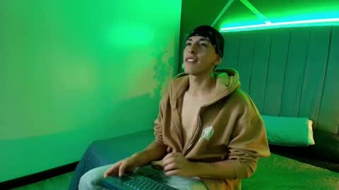 Andreuw Wolf online show from October 2025 02:36:02 AM