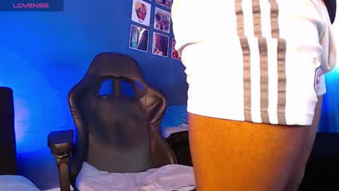 Andrew online show from December 2025 07:32:01 PM