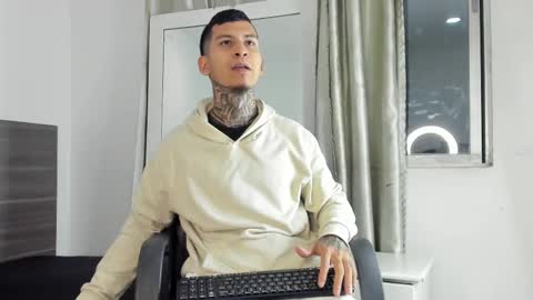 andrew_sanders69 online show from November 2025 03:12:02 AM