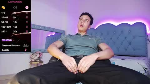 Andrew online show from November 2025 01:27:02 AM