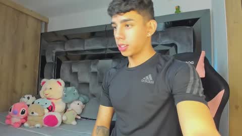 Snapshot of andrew_twink18 chatting on October 2025 01:03:01 AM Andrew M. online show from October 2025 01:03:01 AM