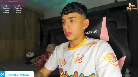 Snapshot of andrew_twink18 chatting on October 2025 02:48:02 AM Andrew M. online show from October 2025 02:48:02 AM