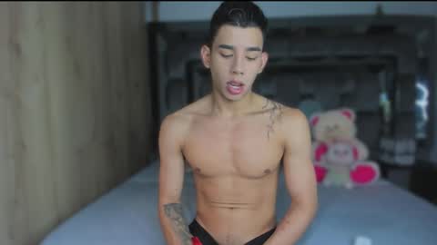 Snapshot of andrew_twink18 chatting on November 2025 09:36:01 PM Andrew M. online show from November 2025 09:36:01 PM