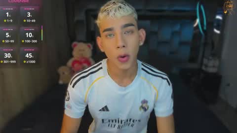 Snapshot of andrew_twink18 chatting on January 2026 11:51:02 PM Andrew M. online show from January 2026 11:51:02 PM