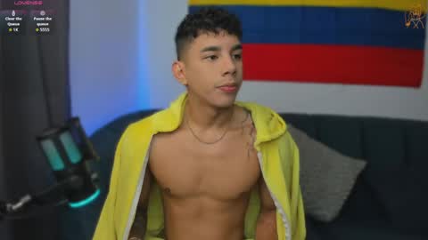 Snapshot of andrew_twink18 chatting on June 2026 01:03:01 PM Andrew M. online show from June 2026 01:03:01 PM