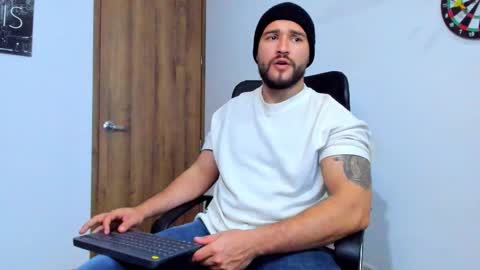 Snapshot of andrewdiaz_ chatting on October 2025 04:22:02 AM Andrew Diaz online show from October 2025 04:22:02 AM