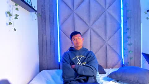 Snapshot of andrewkenoxx_ chatting on April 2026 01:47:02 AM ANDREW KENNOXX online show from April 2026 01:47:02 AM
