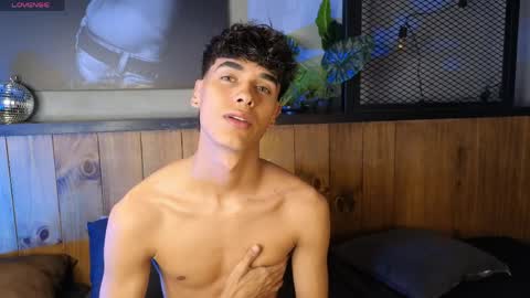 Snapshot of andrewortix chatting on April 2026 04:21:01 AM AndreWortix online show from April 2026 04:21:01 AM