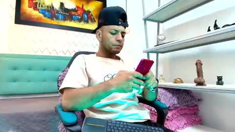 Snapshot of andrey_u92 chatting on January 2025 10:46:02 PM online show from January 2025 10:46:02 PM