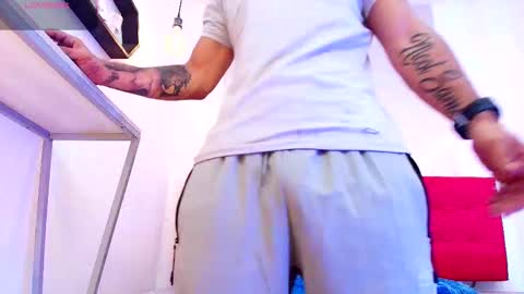 Snapshot of andrey_u92 chatting on October 2025 09:16:02 PM online show from October 2025 09:16:02 PM